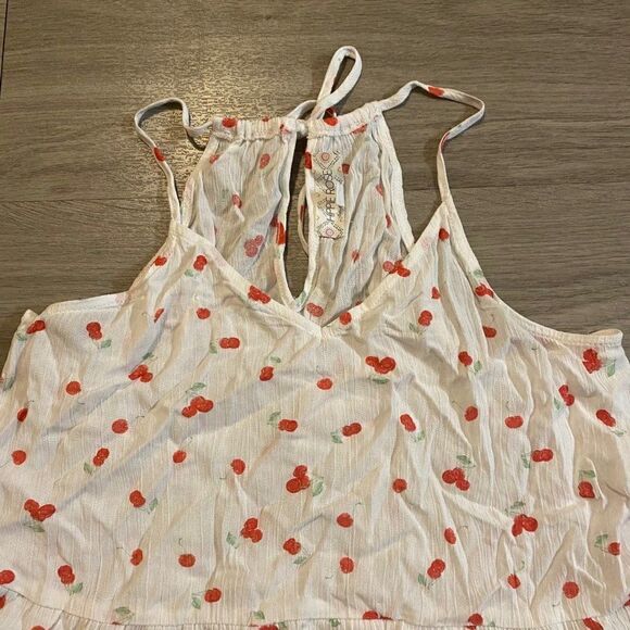 Hippie Rose cherry patterned sleeveless v neck blouse size medium - Picture 2 of 7